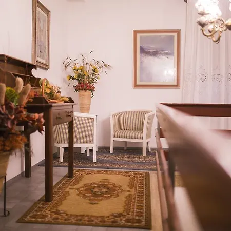 Hotel Quari Hotel Restaurant & Pizza 3*