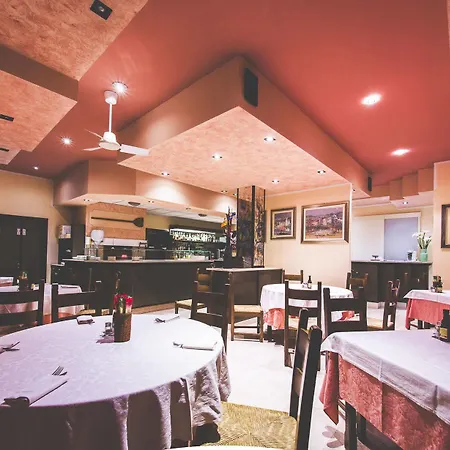 Quari Hotel Restaurant & Pizza Hotel
